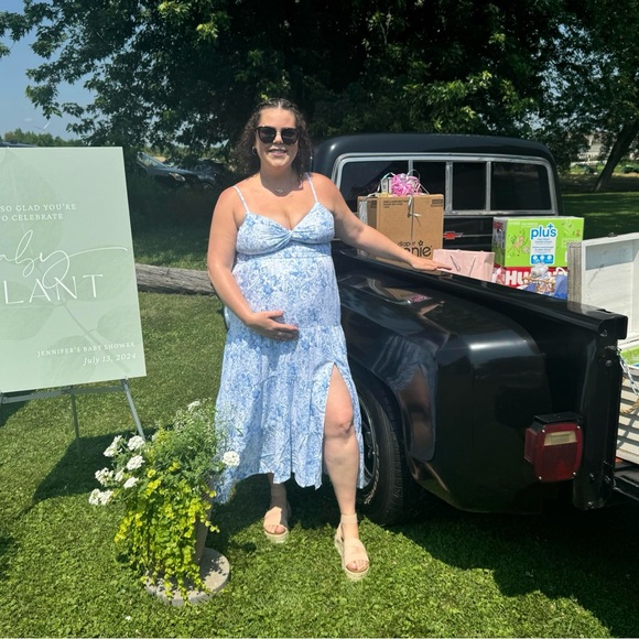 Hey hey! Welcome to my Poshmark! - Picture 3 of 5